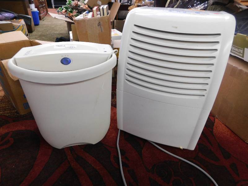 lot 93 image: PAPER SHREDDER AND DEHUMIDFIER