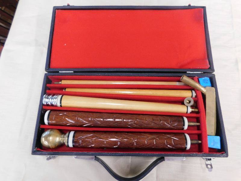 lot 98 image: POOL CUE IN HARD CASE