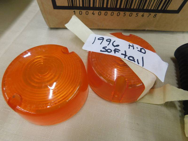 lot 100 image: HARLEY DAVIDSON FOOT PEGS AND 1996 HD SOFTTAIL LIGHTS