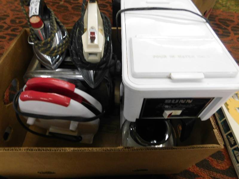 lot 102 image: SMALL HOUSEHOLD AND KITCHEN APPLIANCES