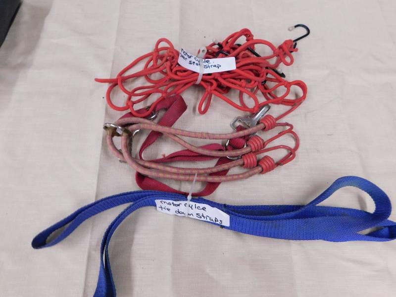 lot 117 image: MOTORCYCLE TIE DOWN STRAPS AND SEAT STRAP