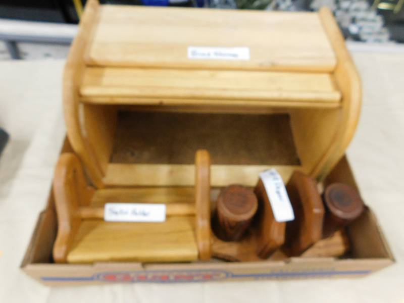 lot 118 image: WOOD KITCHEN ACCESSORIES, NAPKIN HOLDER, SALT AND PEPPER SHAKERS, BREAD STORAGE