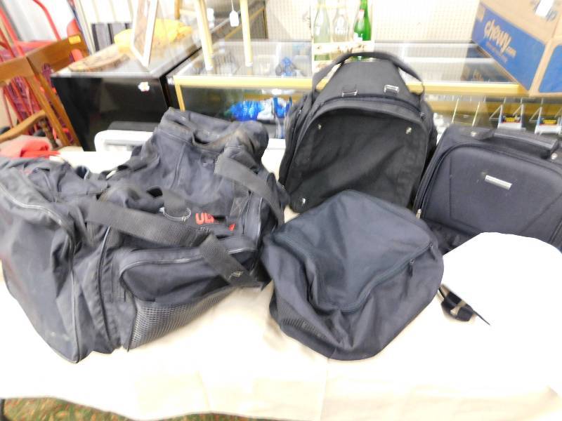 lot 121 image: TRAVEL BAGS