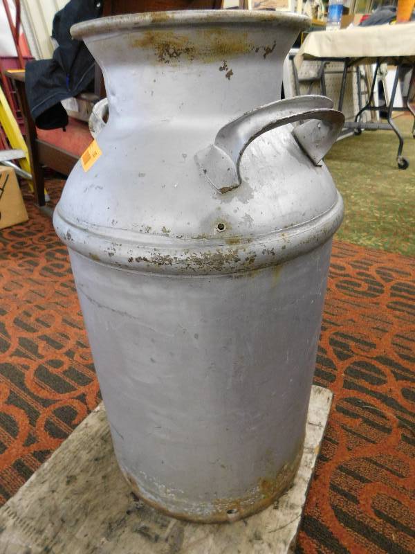 lot 135 image: VINTAGE CREAM CAN