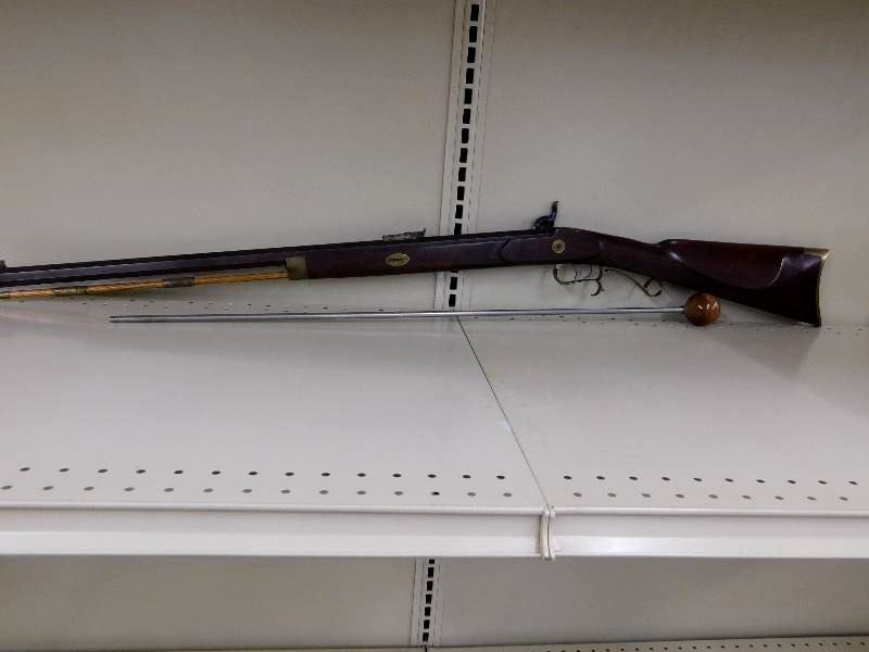 lot 1 image: CAL 45, BLACK POWDER RIFLE, WITH SOFT CASE