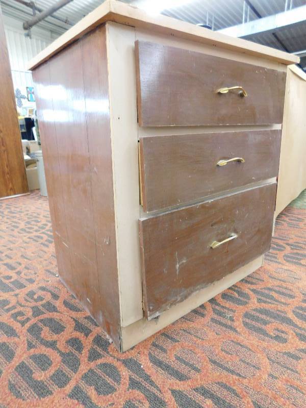 lot 2 image: THREE DRAWER CABINET, INCLUDES MISC GARAGE CONTENTS