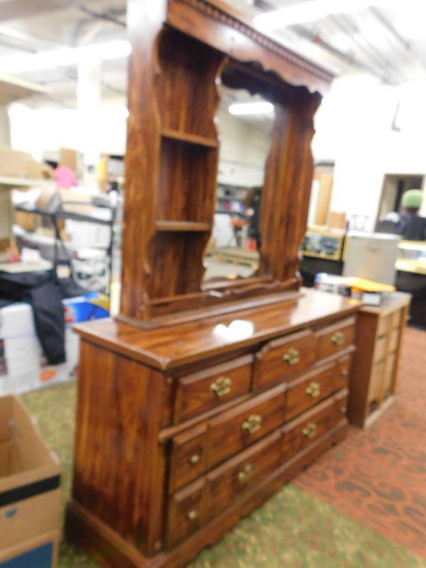 lot 7 image: CHEST OF DRAWERS WITH MIRROR
