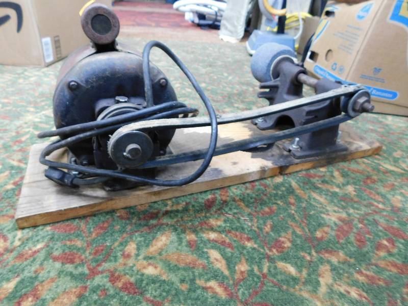 lot 13 image: MOTOR AND POLISHING  GRINDING STONE ATTACHED