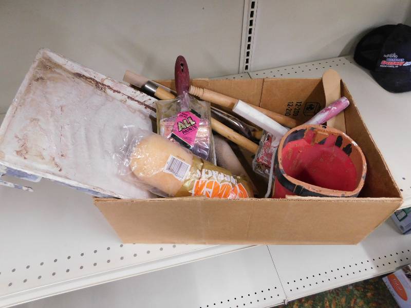 lot 25 image: MISC PAINTING SUPPLIES
