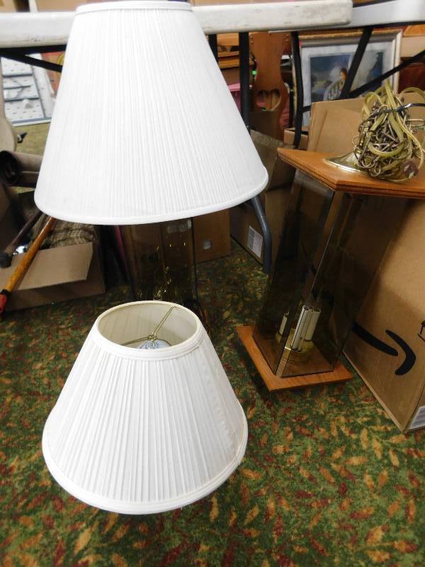 lot 28 image: TABLE LAMP