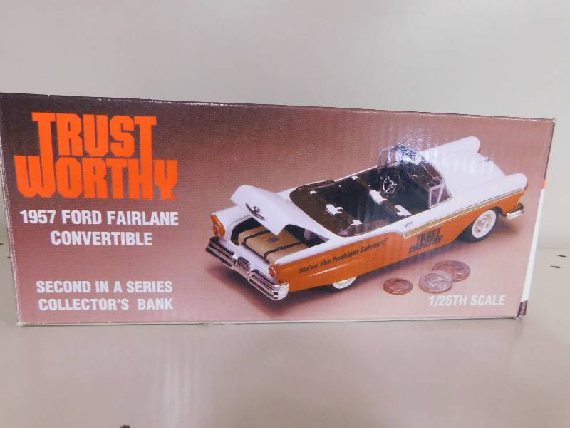 lot 33 image: 1957 FORD FAIRLANE CONVERTIBLE COIN BANK 125TH SCALE, COLLECTORS CAR