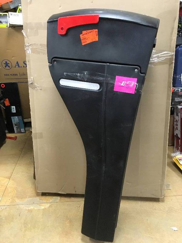 lot 36 image: Mailbox with Post