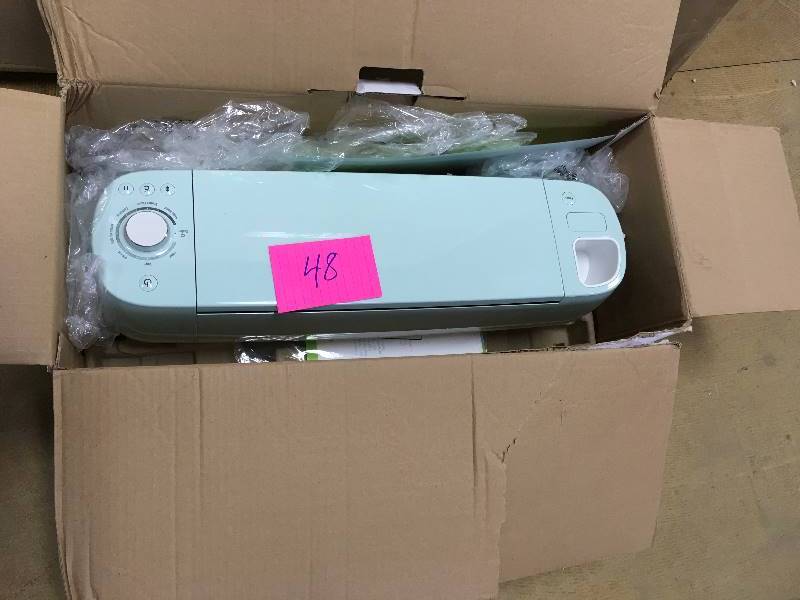 lot 48 image: Cricut Explore Air 2  in working conditions