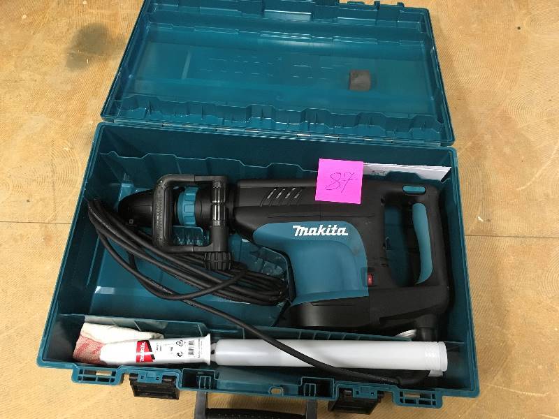 lot 87 image: Maita 14 Amp 1-34 in. Corded Variable Speed 20 lb. Demolition Hammer wSoft Start, Side Handle, Bull Point and Hard Case open box never used