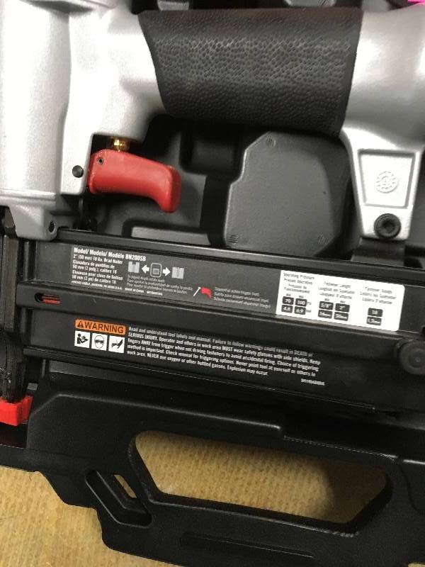 lot 95 image: Porter-Cable BN200SB 18-Gauge Pneumatic Brad Nailer in working conditions in working conditions