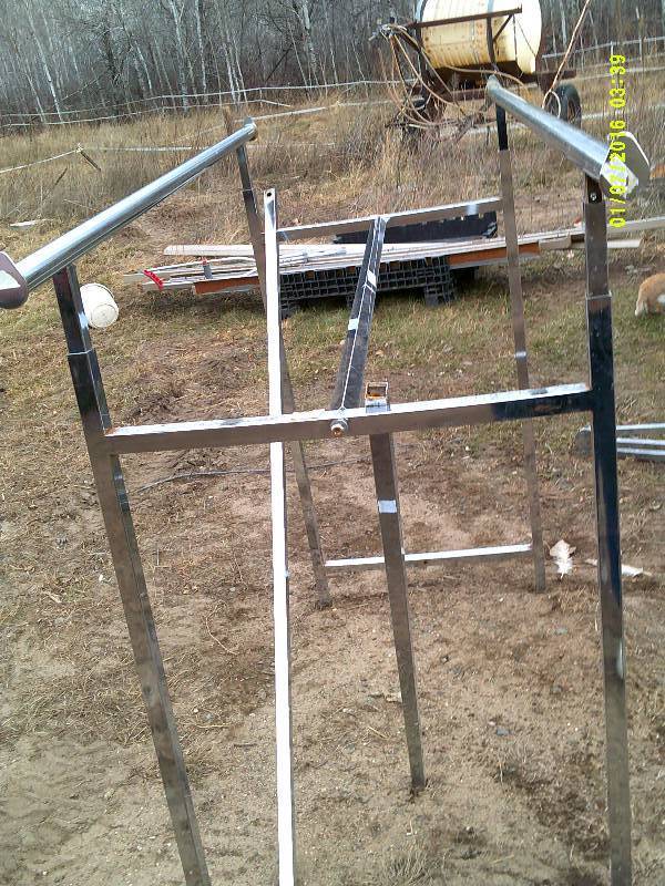 STORE CLOTHING RACKS