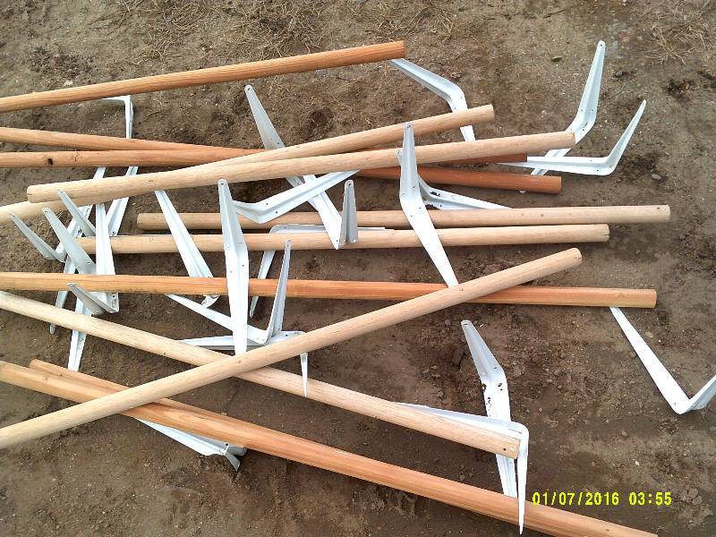 12 WOODEN CLOTHS POLES AND BRACKETS