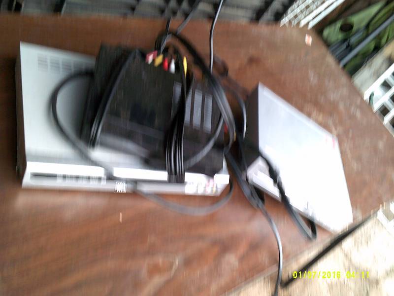2 DVD PAYERS 1 CONVERTER