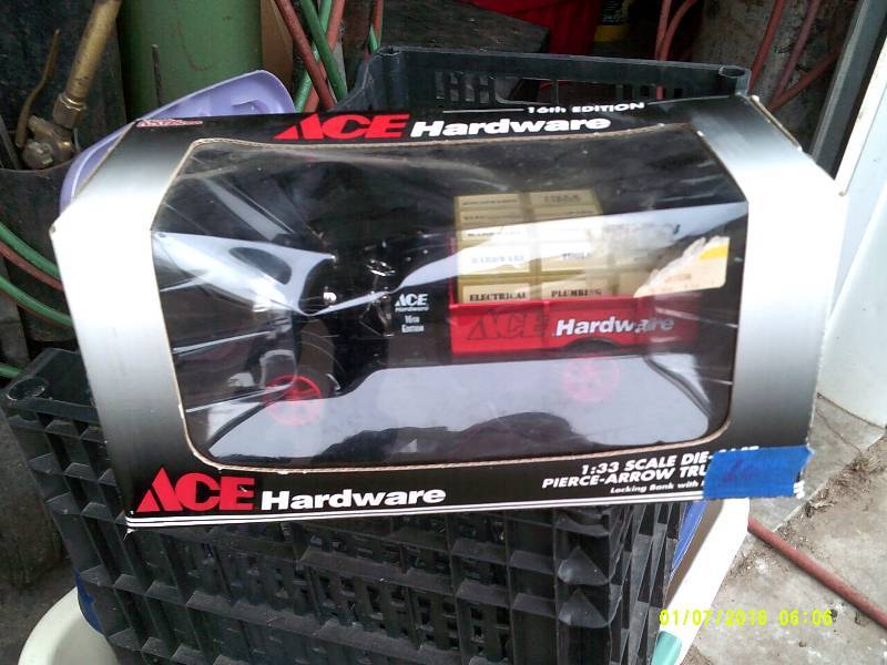 COLLECTIBLE ACE HARDWARE BANK