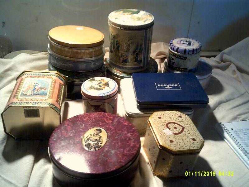 VINTAGE TINS