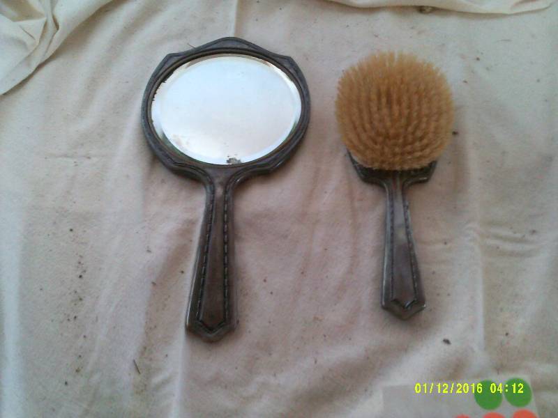 ANTIQUE MIRROR AND BRUSH SET