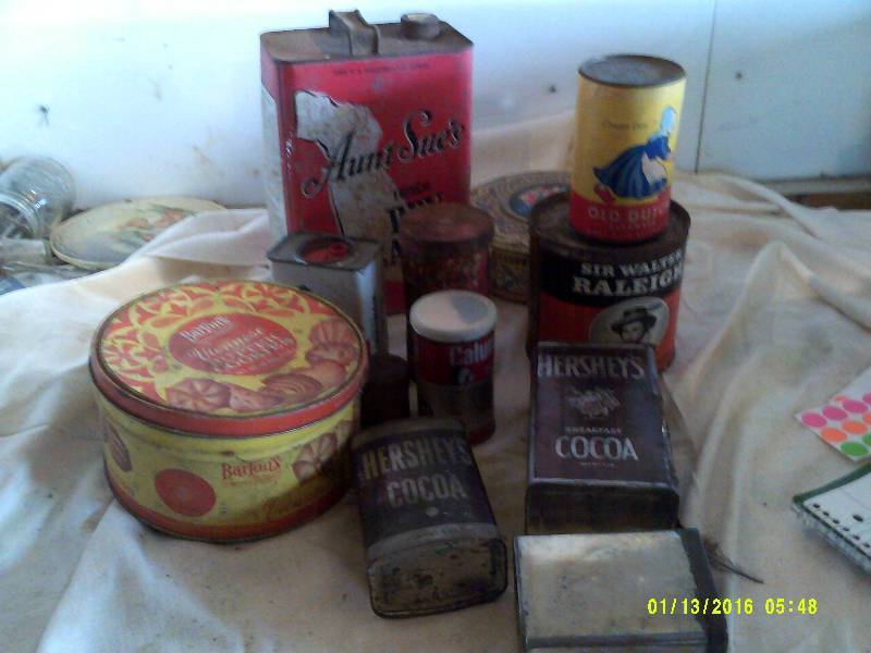 COLLECTIBLE TINS
