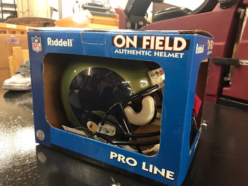 RIDDELL ON-FIELD AUTOGRAPHED HELMET