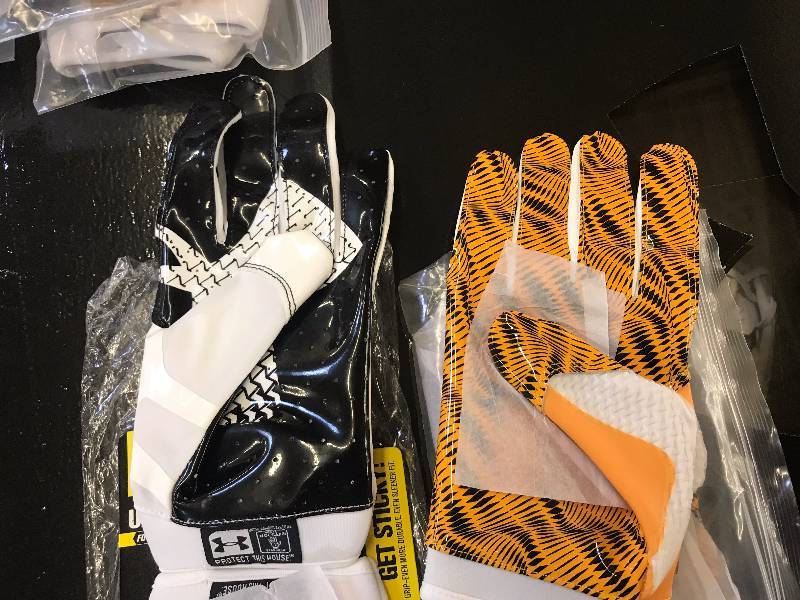 UNDER ARMOUR FOOTBALL GLOVES