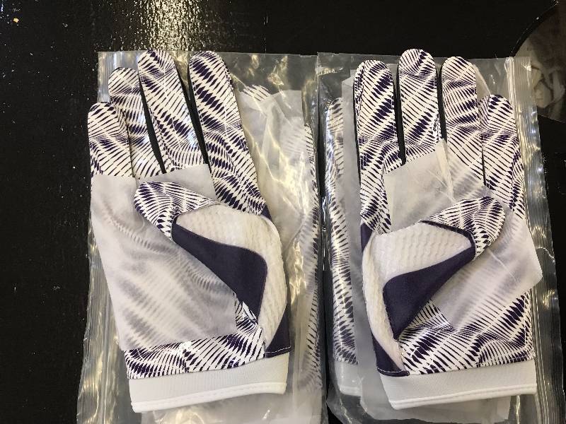 UNDER ARMOUR FOOTBALL GLOVES