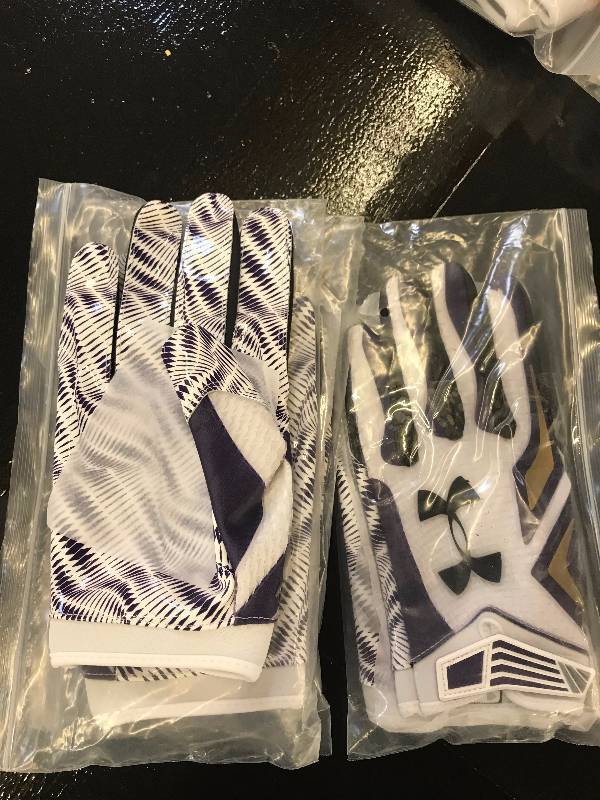 UNDER ARMOUR FOOTBALL GLOVES