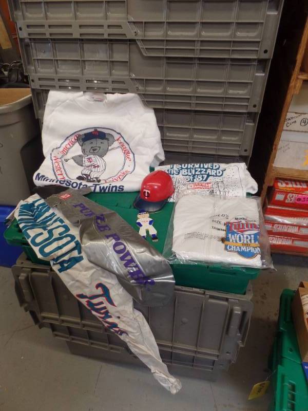 TWINS 1987 CHAMPIONSHIP APPAREL AND ACCESSORIES