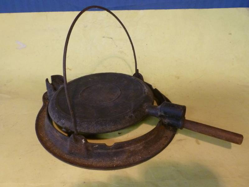 Vintage Griswold Waffle Iron