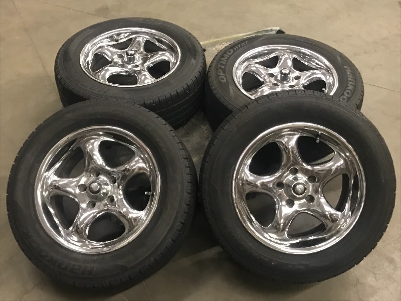 lot 3 image: (4) Eagle Alloy 5-Lug Chrome Wheels...