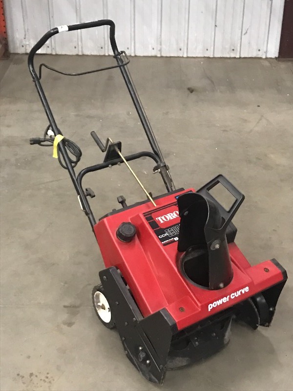 lot 12 image: Toro CCR-3600 Single Stage Snowblow...
