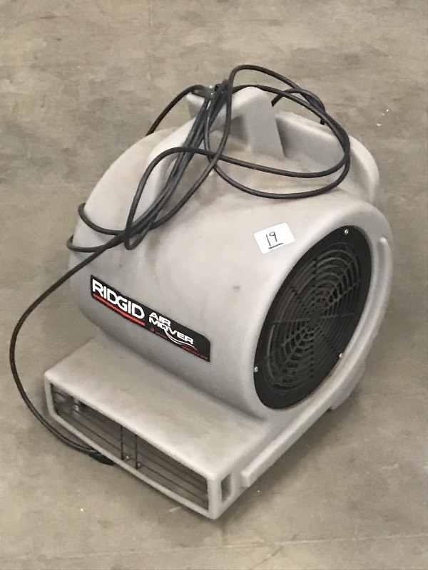 lot 19 image: Ridgid 3-Speed 110Volt Air Mover, 2...
