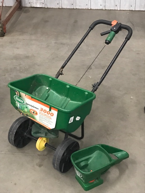 lot 20 image: (1) Scotts SpeedyGreen 3000 Spreade...