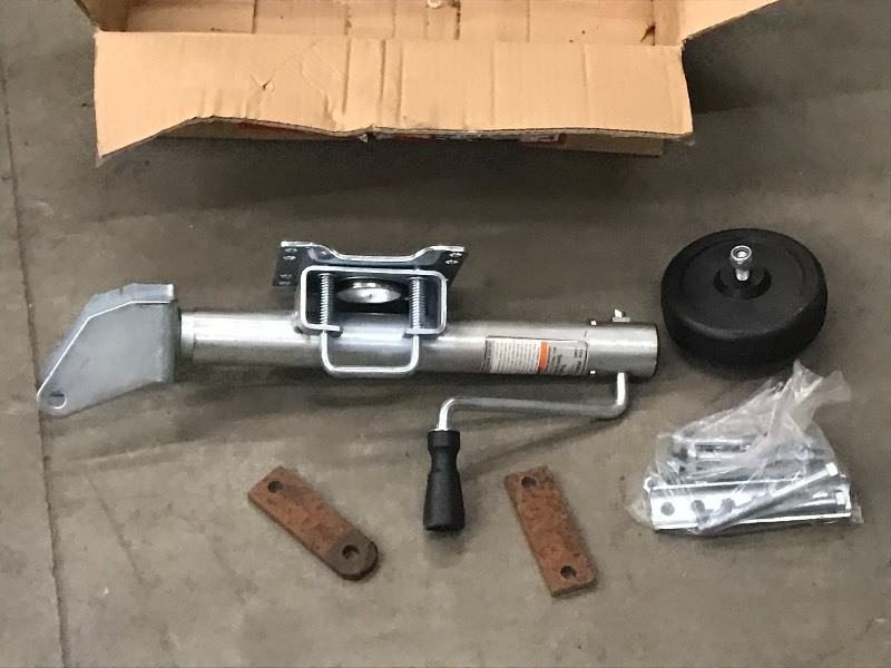 lot 43 image: New 1000# Swing-Back Trailer Jack ...