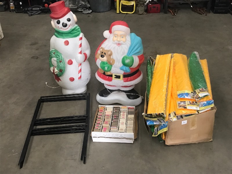 lot 70 image: Lot Of Assorted Holiday Decoration...