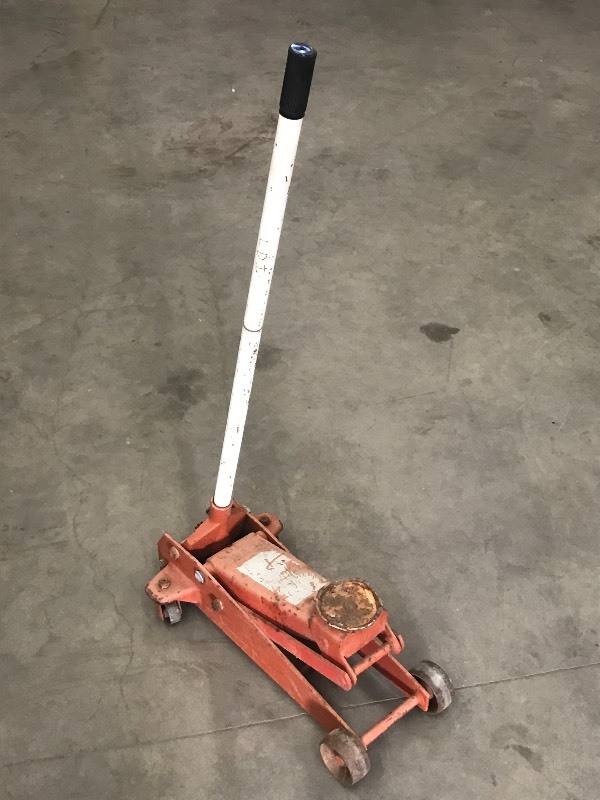 lot 71 image: 3-Ton Floor Service Jack, Used  But...