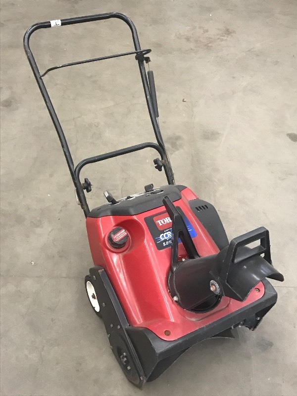 lot 74 image: Toro CCR-2450 Single Stage Snowblow...