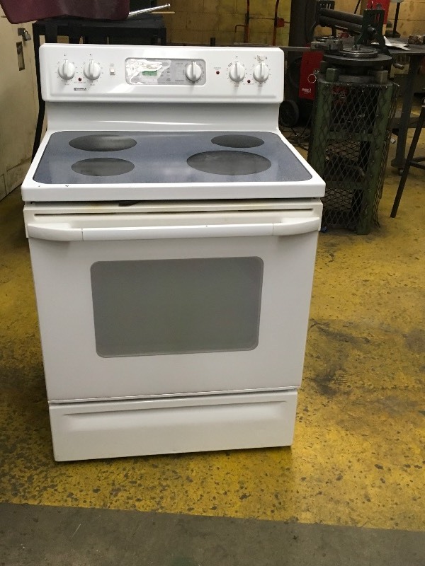 lot 8 image: KENMORE SMOOTH TOP STOVE WOVEN