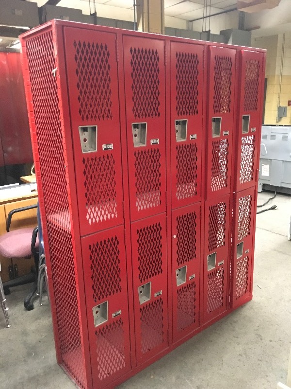 lot 11 image: RED LOCKERS