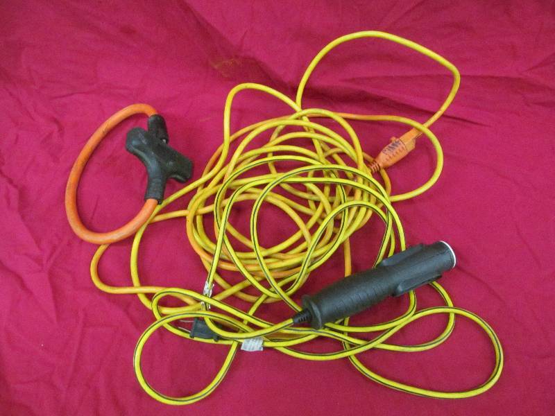 lot 4 image: Extension cords