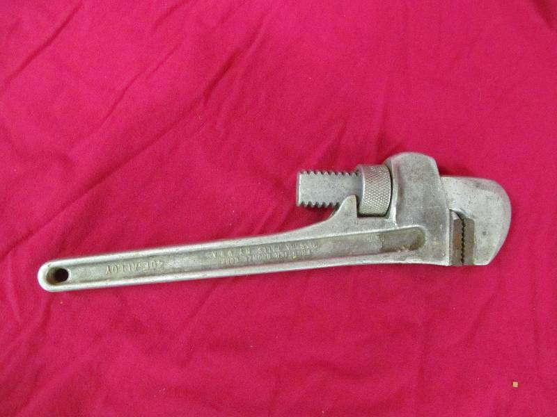 lot 8 image: pipe wrench
