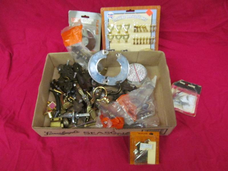 lot 21 image: cabinet hardware