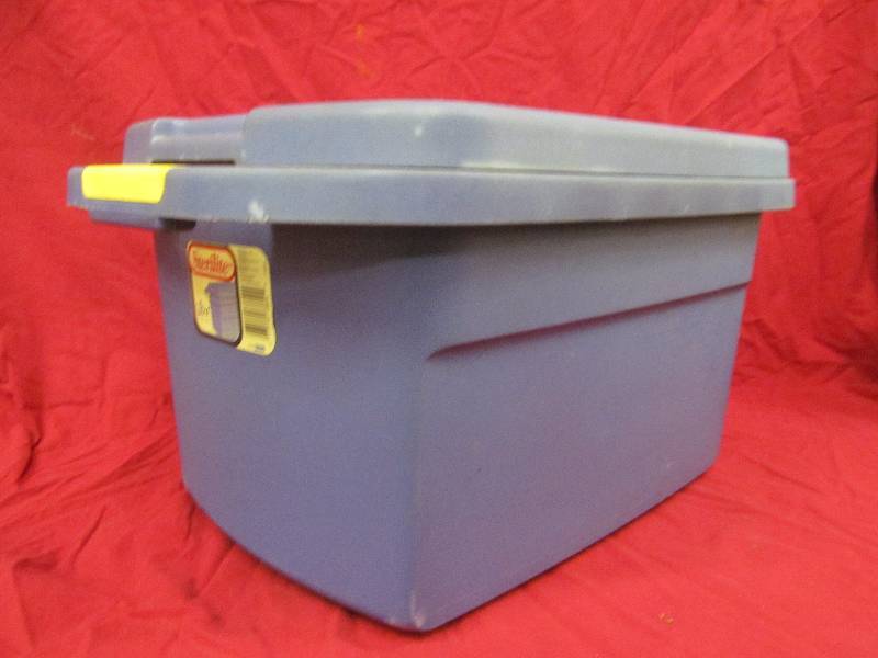 lot 22 image: tote