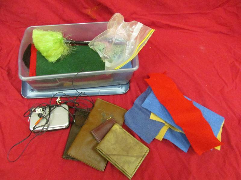 lot 31 image: craft items