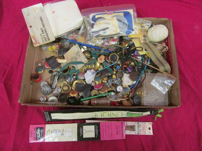 lot 37 image: vintage buttons