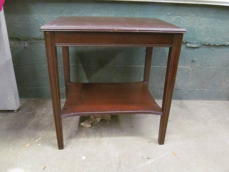lot 52 image: table