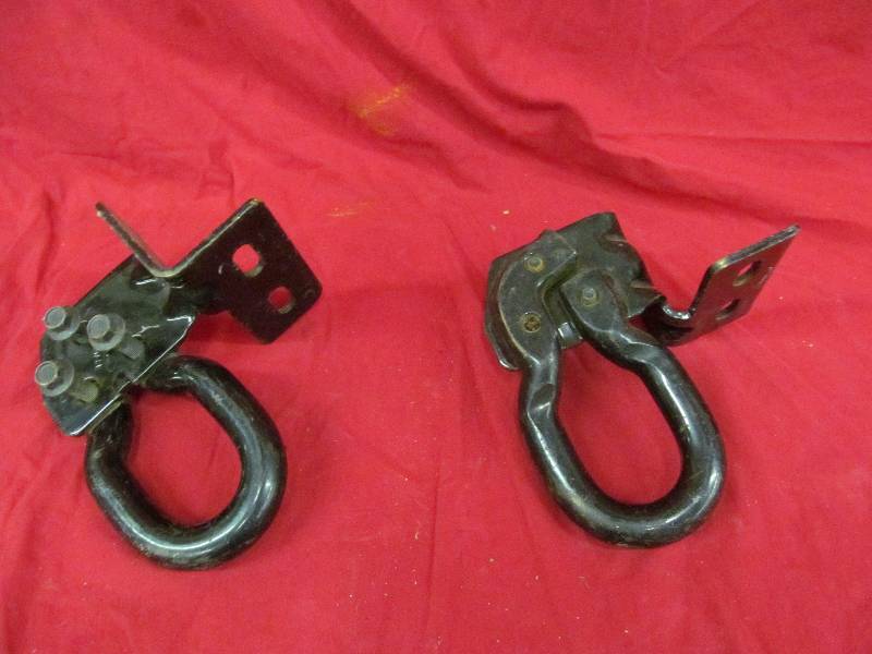 lot 65 image: Ford tow hooks